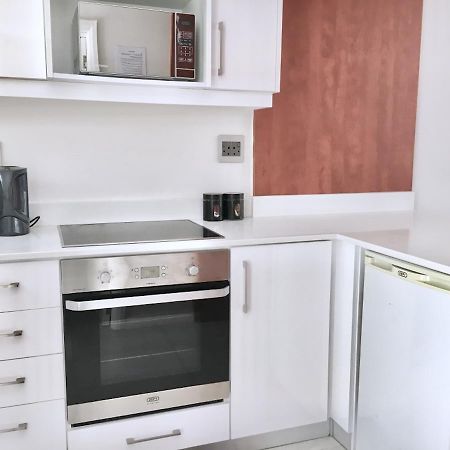 Sandringham Bachelor Beach Road Apartment Bloubergstrand Bagian luar foto