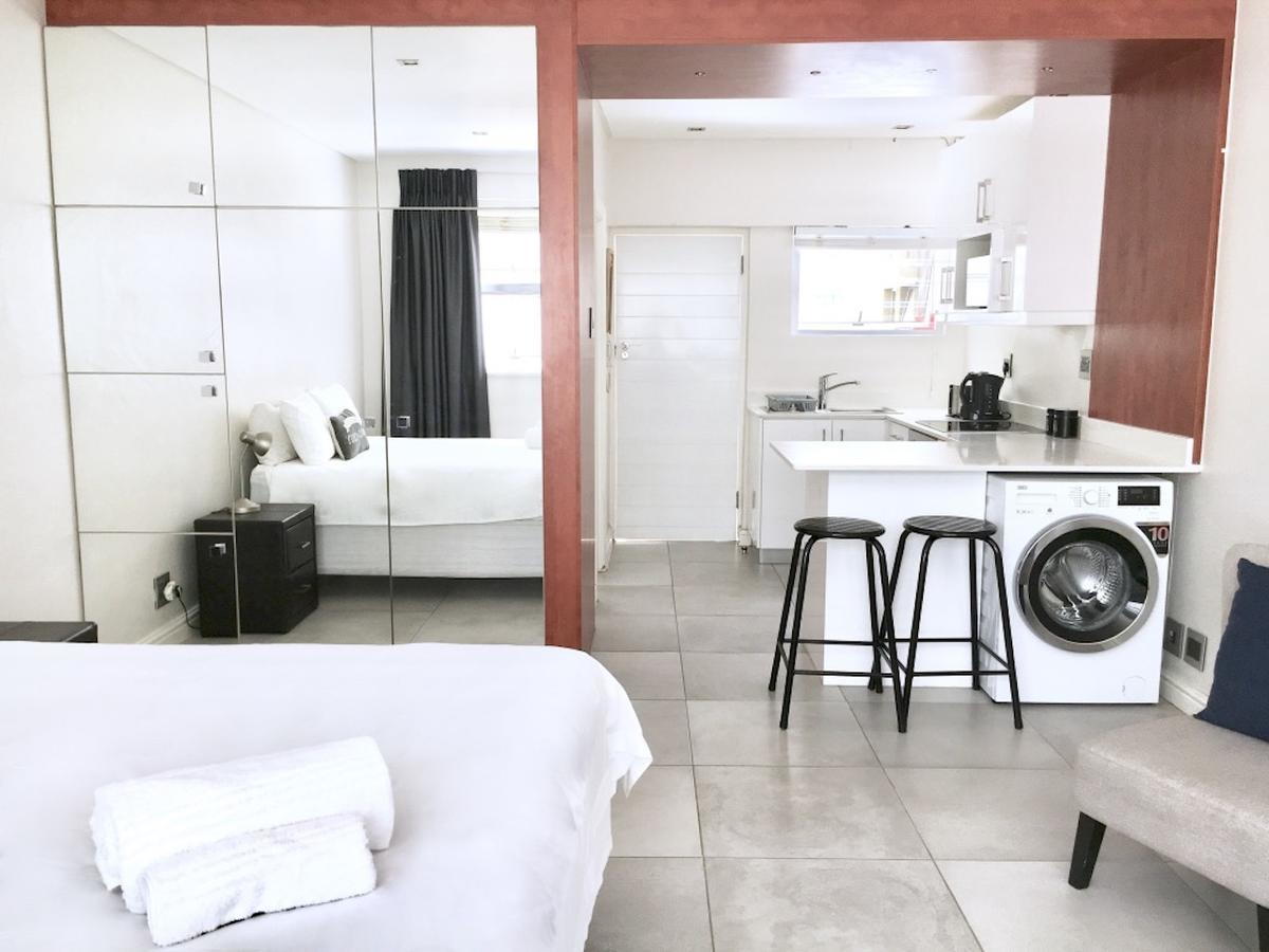 Sandringham Bachelor Beach Road Apartment Bloubergstrand Bagian luar foto